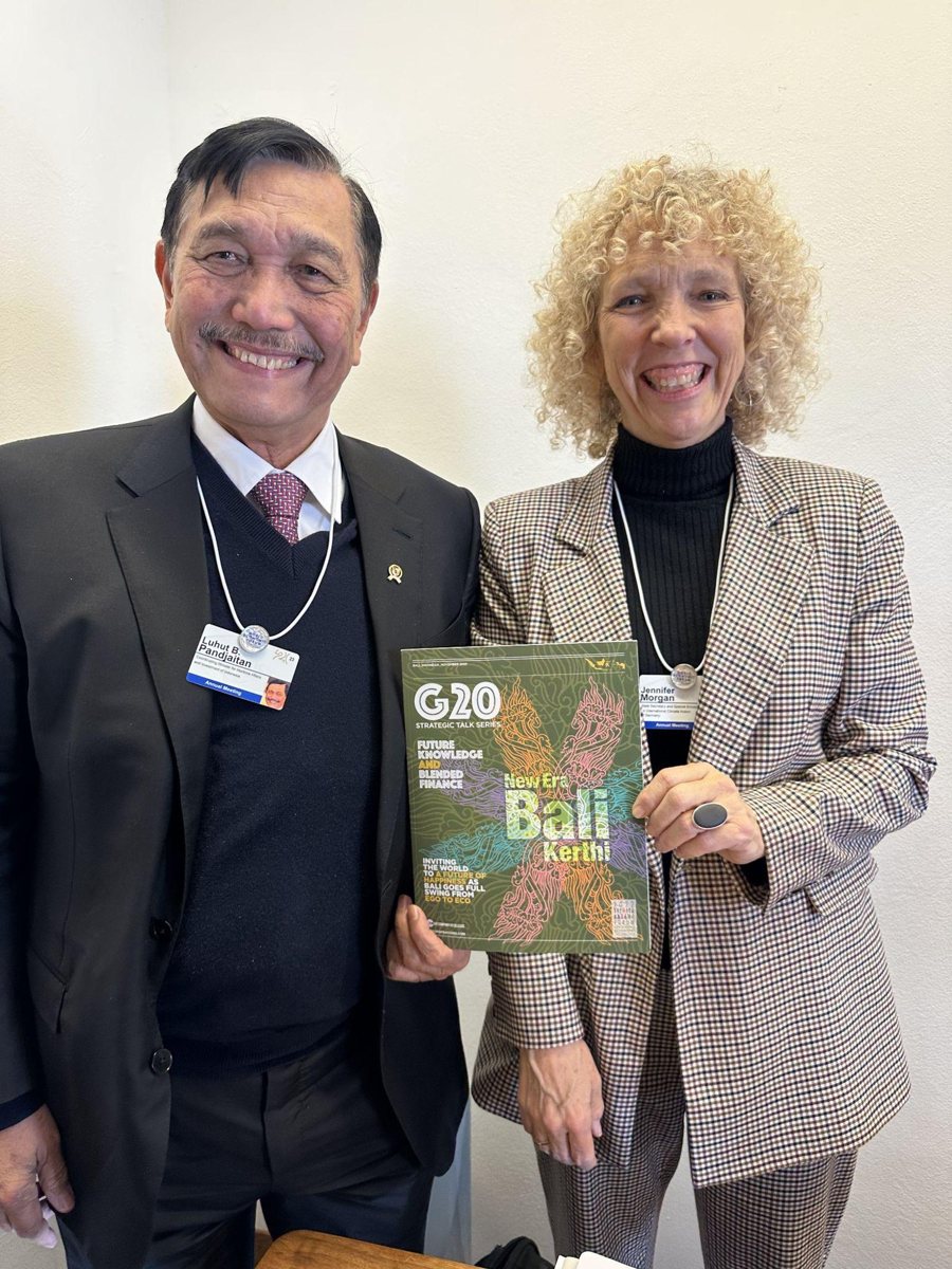Jennifer Morgan and Luhut Binsar Pandjaitan holding the Group of Nations G20 Bali edition